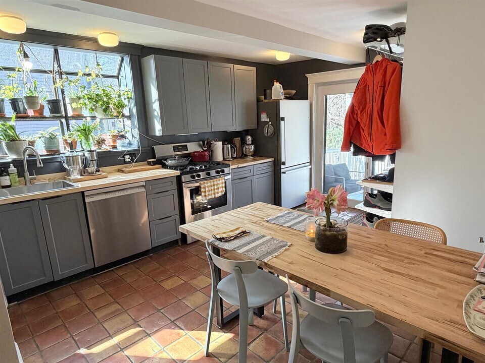 138 Larch Rd, Unit 1 in Cambridge, MA - Building Photo