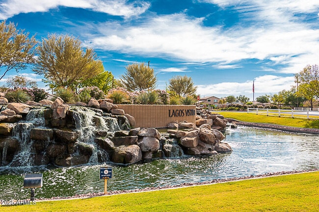 property at 642 E Torrey Pines Pl