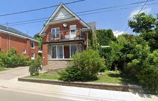 136 Weber St E in Kitchener, ON - Building Photo