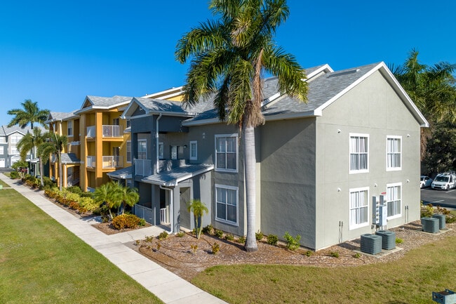 Royal Palm Terrace Apartments in Bradenton, FL - Foto de edificio - Building Photo