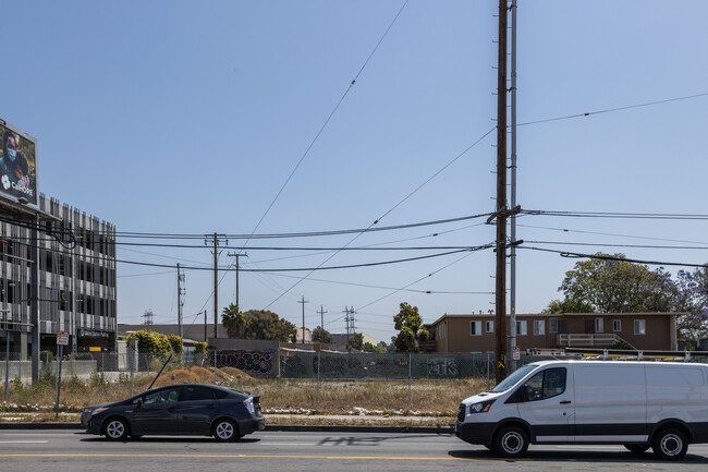 5785 Corbett St in Los Angeles, CA - Foto de edificio - Building Photo