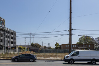 5785 Corbett St in Los Angeles, CA - Building Photo - Building Photo