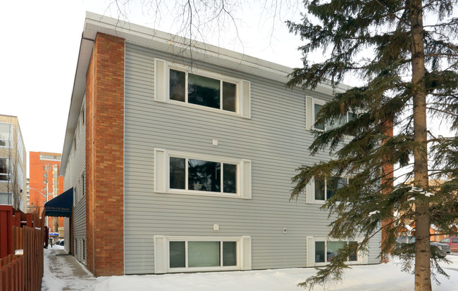Monmouth House in Edmonton, AB - Building Photo - Building Photo