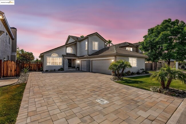 property at 2435 Pinehurst Ct
