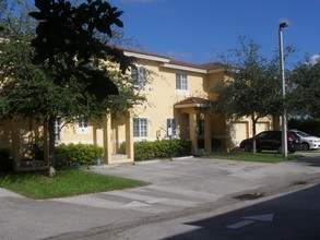 Bernford Townhouse Community Apartments in Hallandale Beach, FL - Building Photo - Building Photo