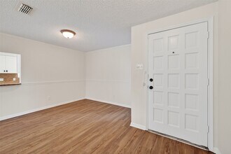 9538 Ravensworth Dr in Houston, TX - Foto de edificio - Building Photo