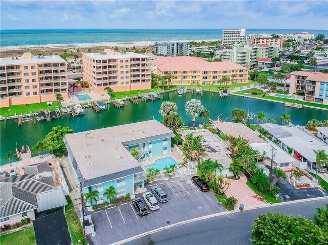 11440 1st St E, Unit Unit 9 in Treasure Island, FL - Building Photo - Building Photo