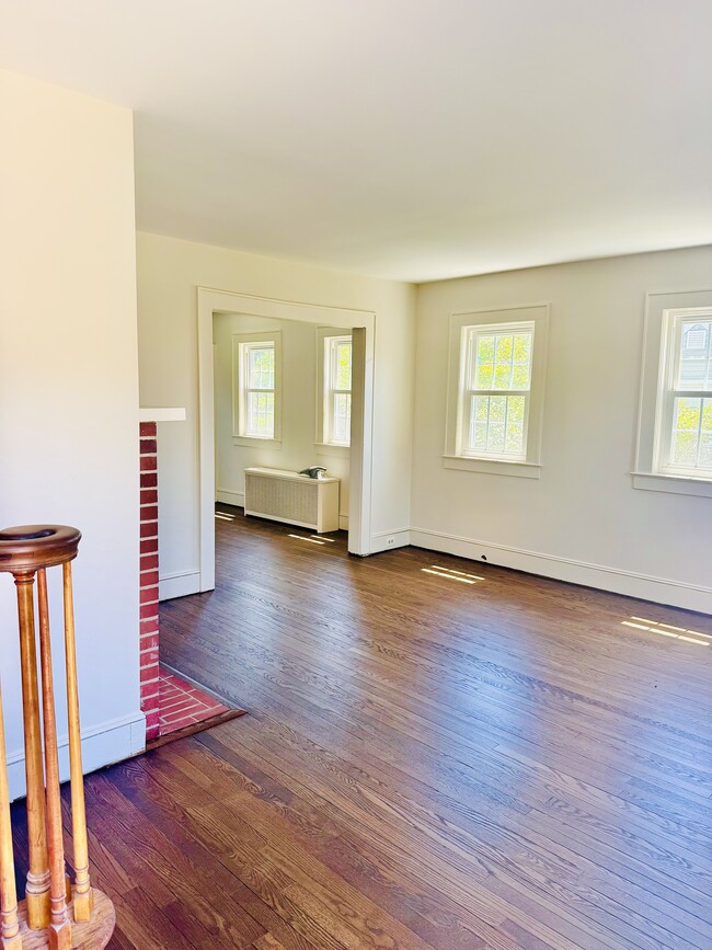 196 Woodrow Ave in Fairfield, CT - Building Photo - Building Photo