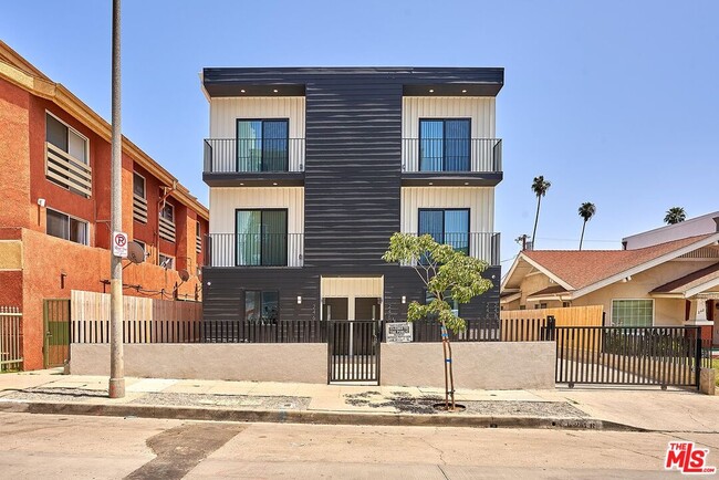 246 N Dillon St in Los Angeles, CA - Building Photo - Building Photo