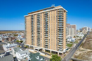 Vassar Square Condominiums in Ventnor City, NJ - Building Photo