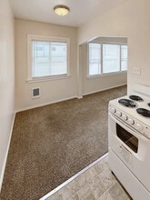 Town Manor Apartments in Bremerton, WA - Building Photo - Building Photo