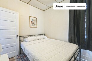 Room in Shared 5 bed/1 bath home in Boston, MA - Building Photo