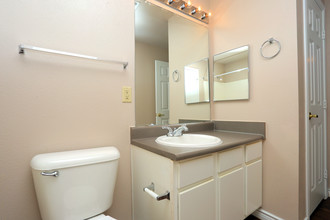 Highland Crossing Apartments in Tulsa, OK - Building Photo - Interior Photo