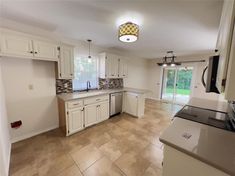 11800 Kingsridge Terrace in Oklahoma City, OK - Building Photo
