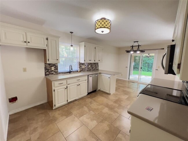 11800 Kingsridge Terrace