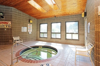 Colonial Heights in Lincoln, NE - Building Photo - Interior Photo