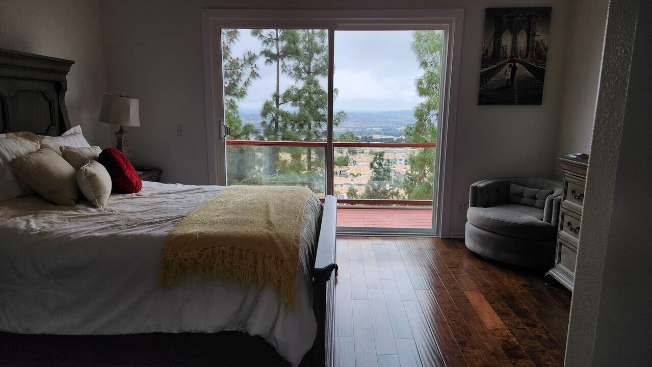 104 Woodcrest Ln in Aliso Viejo, CA - Building Photo