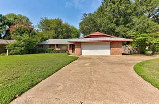 1202 Benson Dr in Norman, OK - Building Photo
