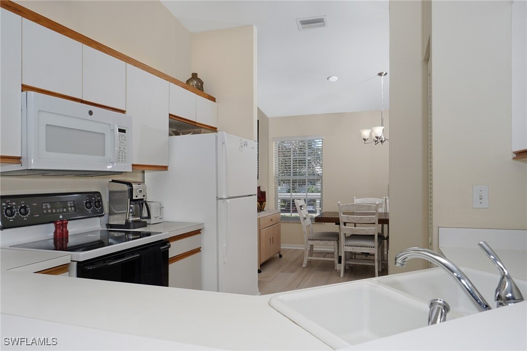 850 Tanbark Dr in Naples, FL - Foto de edificio