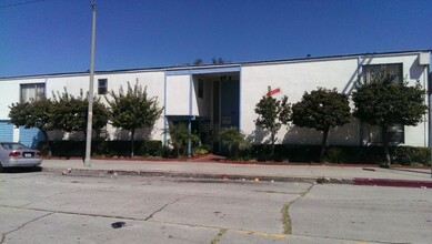 909 N. Wilmington Blvd. in Wilmington, CA - Building Photo - Building Photo