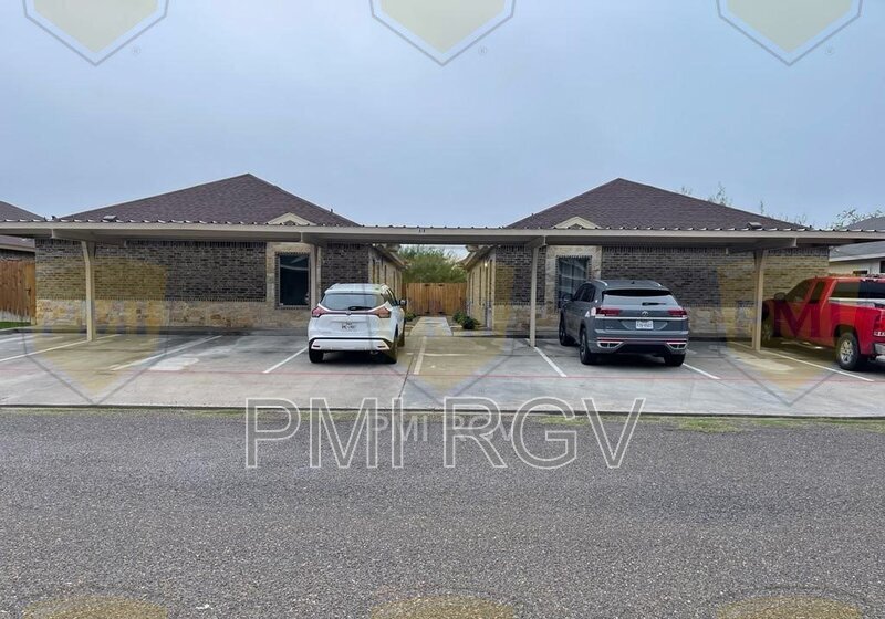 818 S Michigan St in Alton, TX - Building Photo