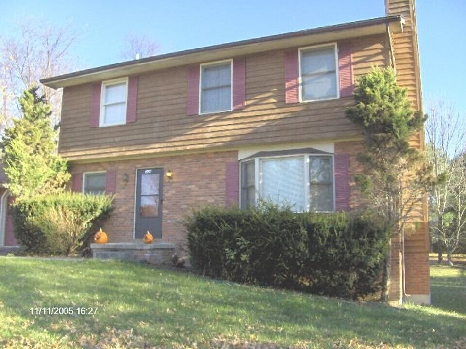 504 Woodbine Dr in Blacksburg, VA - Foto de edificio
