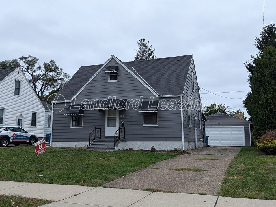 2225 E 35th St in Lorain, OH - Building Photo