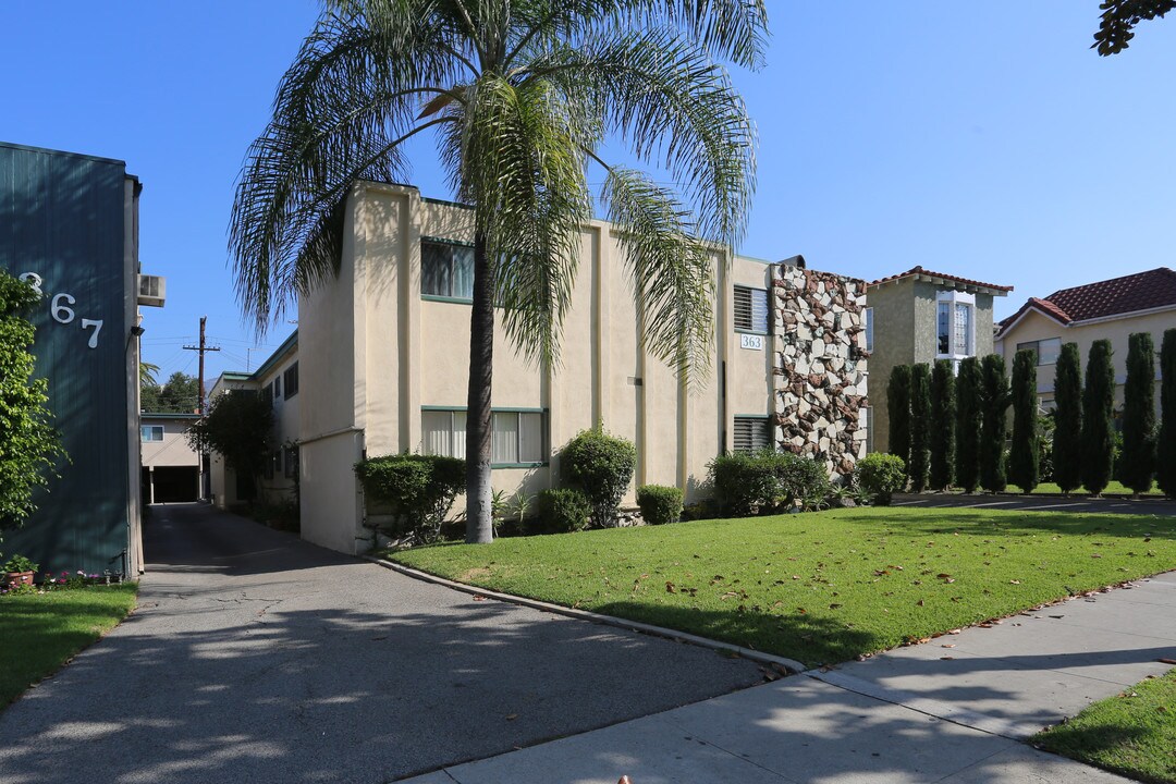 363 W Lexington Dr in Glendale, CA - Foto de edificio