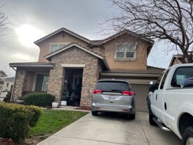 9454 California Oak Cir in Patterson, CA - Building Photo