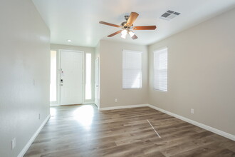 4404 Altamira Cave Dr in North Las Vegas, NV - Building Photo - Building Photo