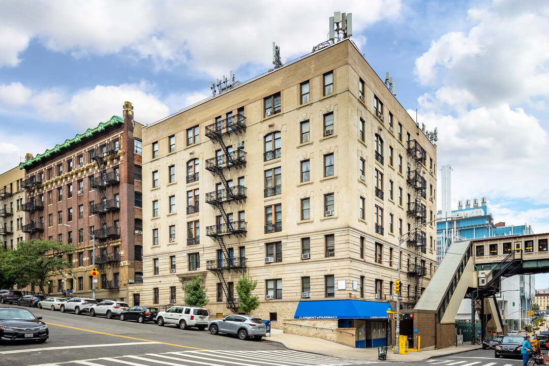 31 Tiemann Pl in New York, NY - Building Photo