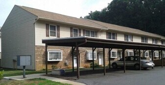 2049 Mary Ellen Ln in State College, PA - Building Photo