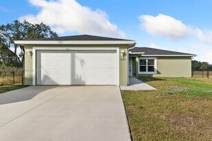 3019 Honeywood Rd in La Belle, FL - Building Photo