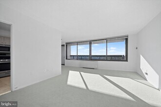 3705 S George Mason Dr in Falls Church, VA - Building Photo - Building Photo