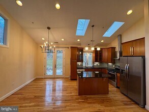 6158 40 Winks Way in Columbia, MD - Foto de edificio - Building Photo