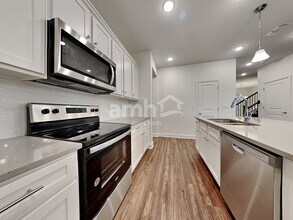 2957 Rolling Acrs Rd in Green Cove Springs, FL - Foto de edificio - Building Photo