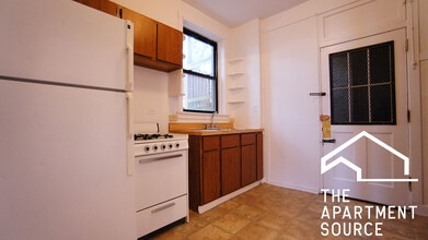 2422 N Sawyer Ave in Chicago, IL - Building Photo - Building Photo