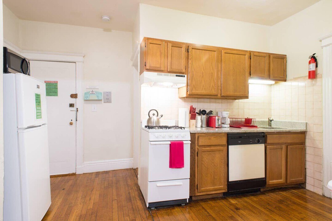 1111 Boylston St, Unit 3 in Boston, MA - Building Photo