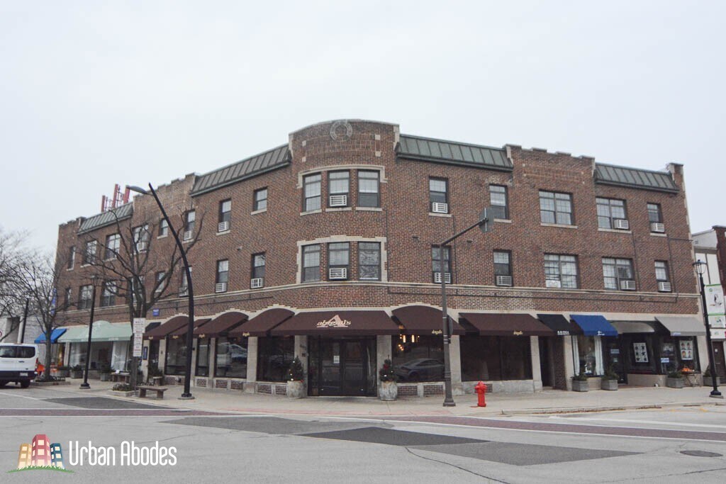 725 Saint Johns Ave, Unit A04C in Highland Park, IL - Building Photo