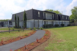 Sun Ridge Apartments in Fort Worth, TX - Building Photo - Building Photo