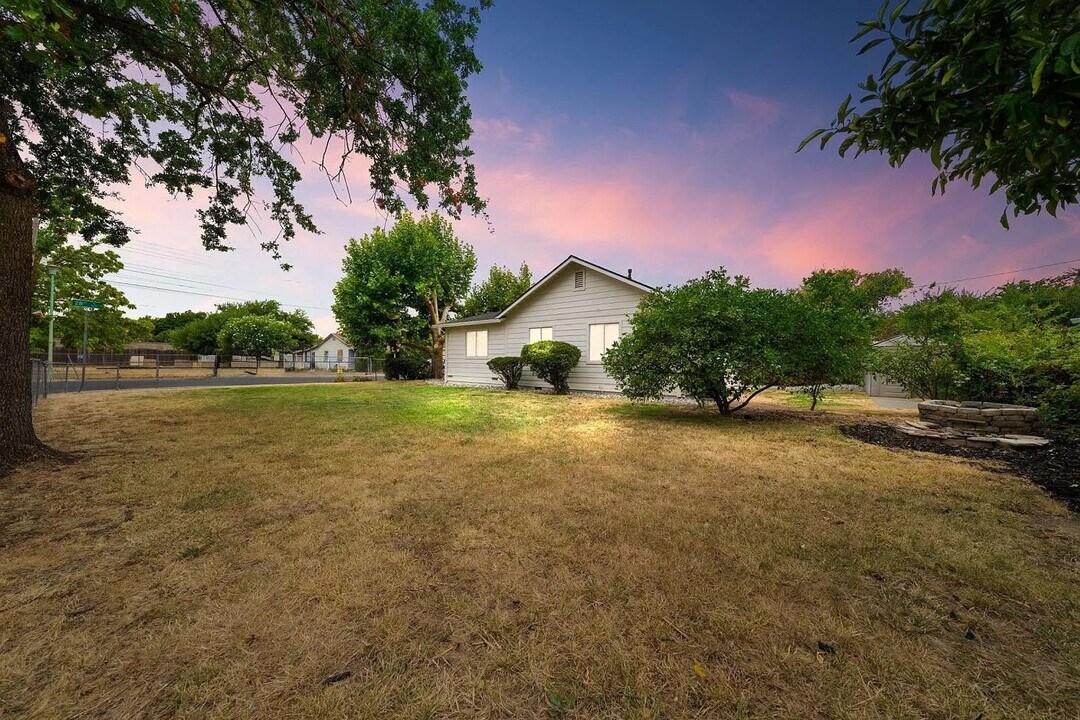 5891 28th St in Sacramento, CA - Building Photo