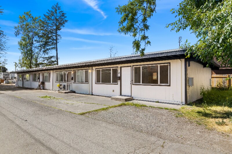813 Woodford Ave N in Kent, WA - Building Photo