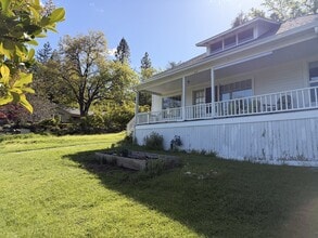 227 Meade St in Ashland, OR - Building Photo - Building Photo