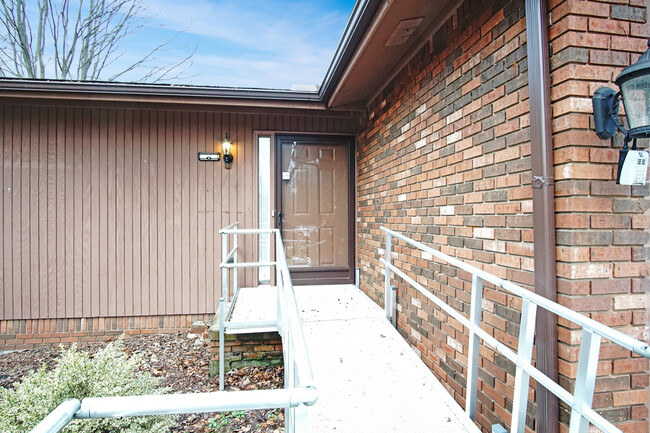 2731 Acorn Rd in Bloomfield Township, MI - Building Photo - Building Photo