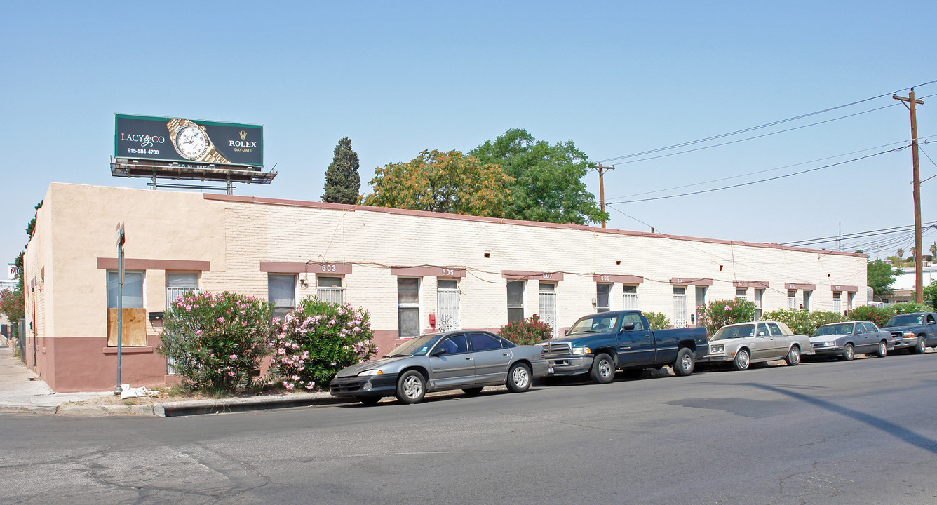 601-617 Dallas St in El Paso, TX - Building Photo