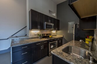 58 Berkeley St, Unit 309 in Boston, MA - Foto de edificio - Building Photo