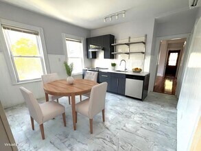 26 Howes St, Unit 3 in Boston, MA - Foto de edificio - Building Photo