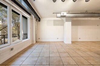 300 NW 8th Ave in Portland, OR - Building Photo - Building Photo