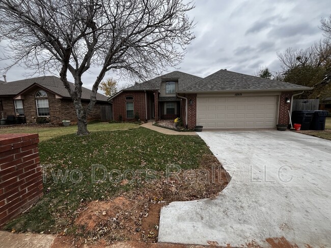 16919 Sunny Hollow Rd in Edmond, OK - Foto de edificio - Building Photo