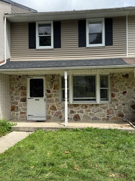 1943 Aster Rd in Macungie, PA - Building Photo